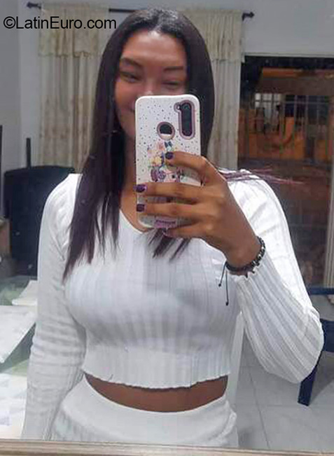 Date this cute Colombia girl Kiara from Cali CO31898