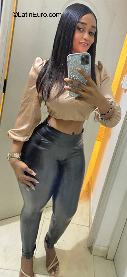 Date this athletic Dominican Republic girl Yahaira from Santo Domingo DO40939
