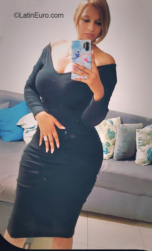 Date this tall Dominican Republic girl Nathalia from Santo Domingo DO40947