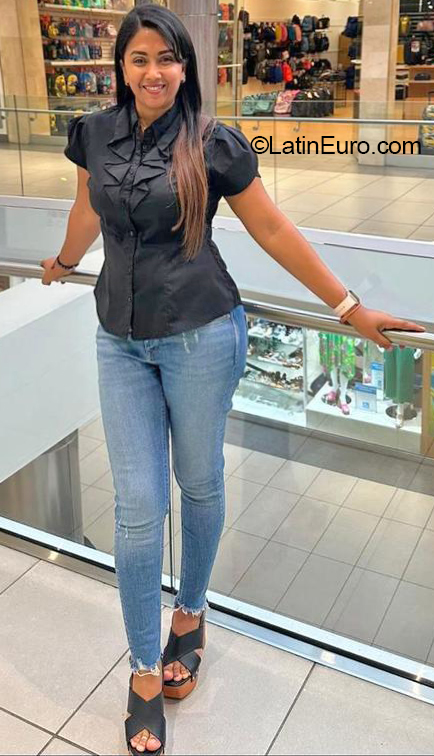 Date this sultry Dominican Republic girl Wendy from Santo Domingo DO40953