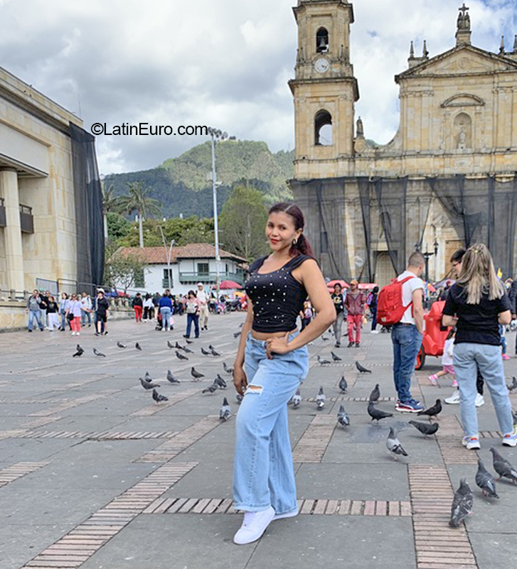 Date this nice looking Colombia girl Angelica from Bogota CO31933