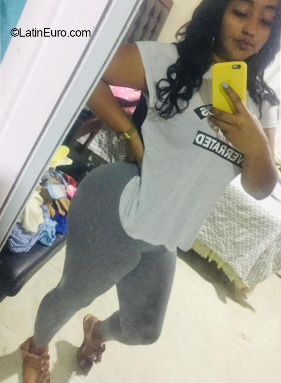 Date this stunning Dominican Republic girl Nicky from Santo Domingo DO40964