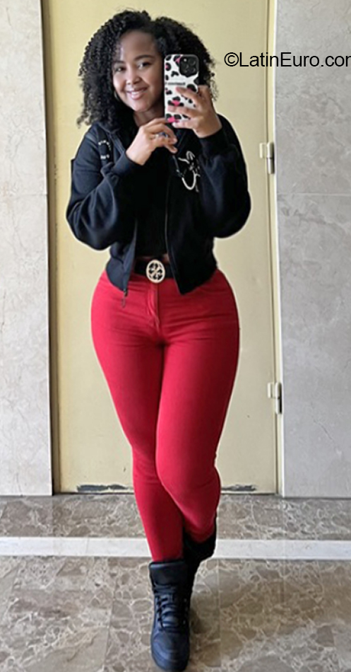 Date this tall Spain girl Maryi from Valencia ES722