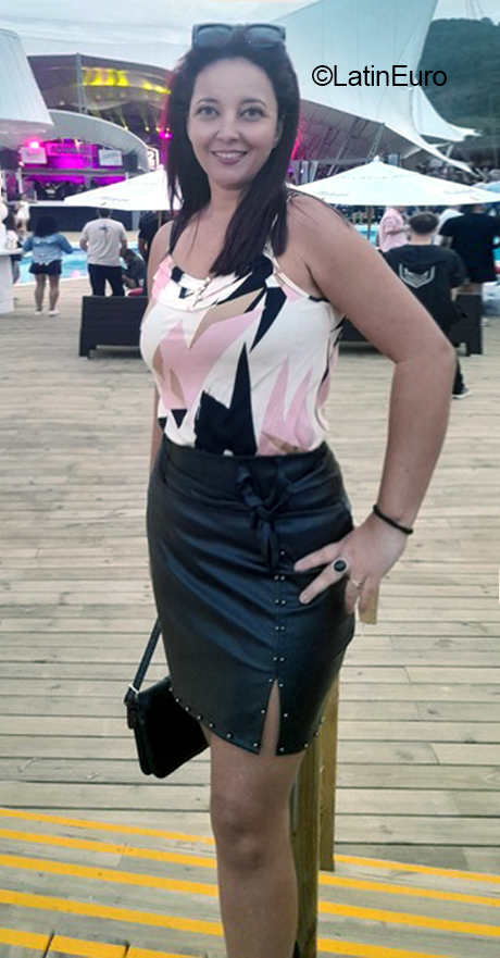 Date this nice looking Brazil girl Ana from Sao Paulo BR12084