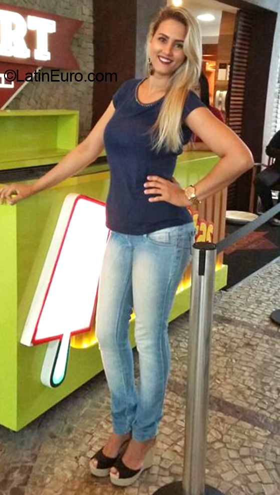 Date this sensual Brazil girl Nathalia from Rio De Janeiro BR12085