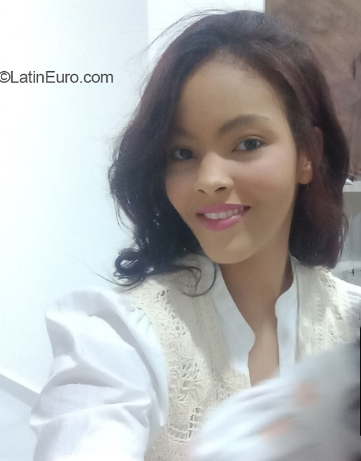 Date this beautiful Brazil girl Debora from Recife BR12090