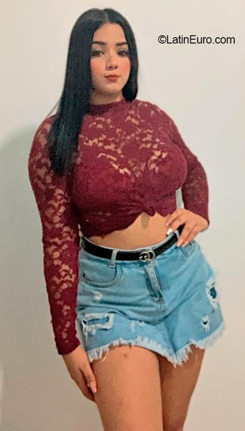 Date this good-looking Colombia girl Paola from Barranquilla CO31967