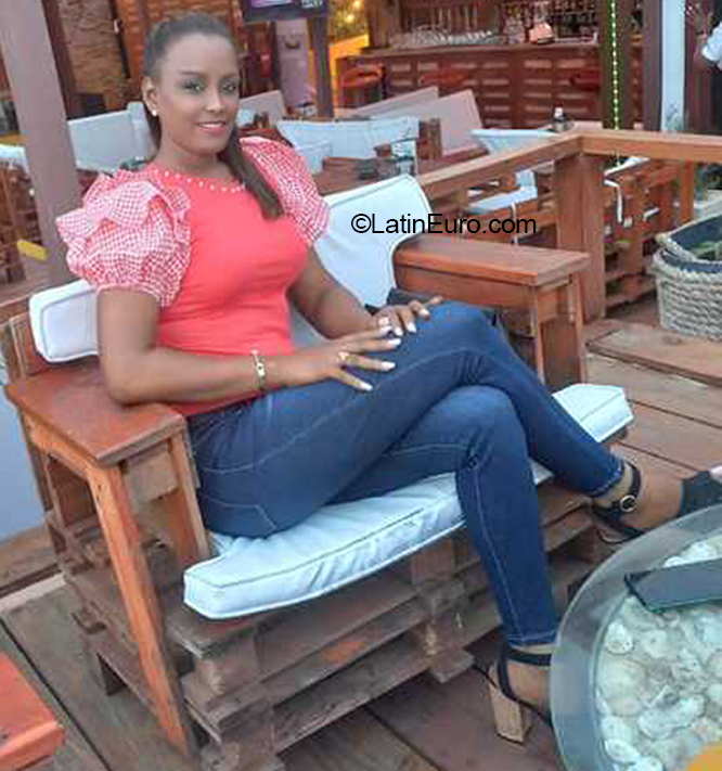 Date this good-looking Dominican Republic girl Samanta from Puerto Plata DO40988