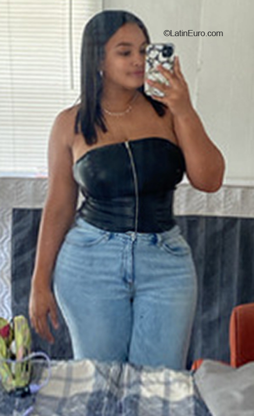 Date this delightful United States girl Daniela from Austin US21860