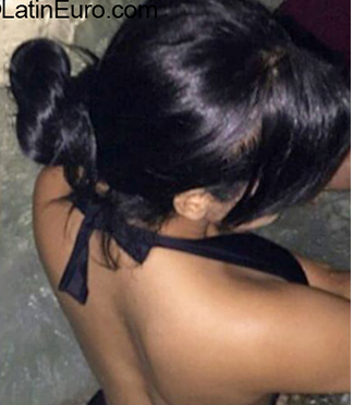 Date this pretty United States girl Yinet from New York US21865