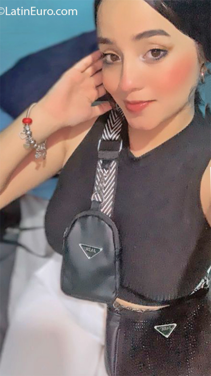 Date this sultry Colombia girl Daniela from Cucuta CO32003