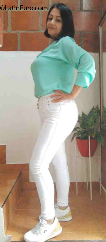Date this gorgeous Colombia girl Rocio from Cali CO32004