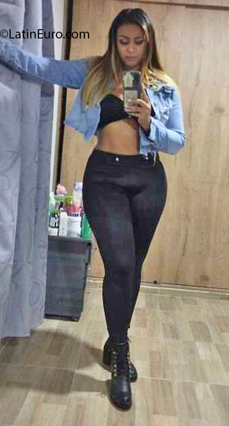 Date this exotic Colombia girl Ana Milena from Cali CO32011
