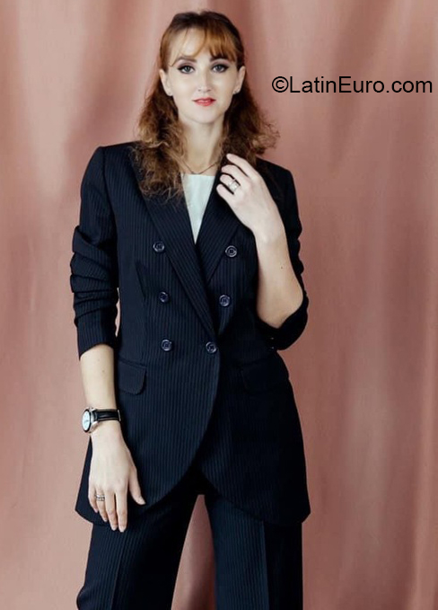 Date this pretty United States girl Karyna from New York US21884