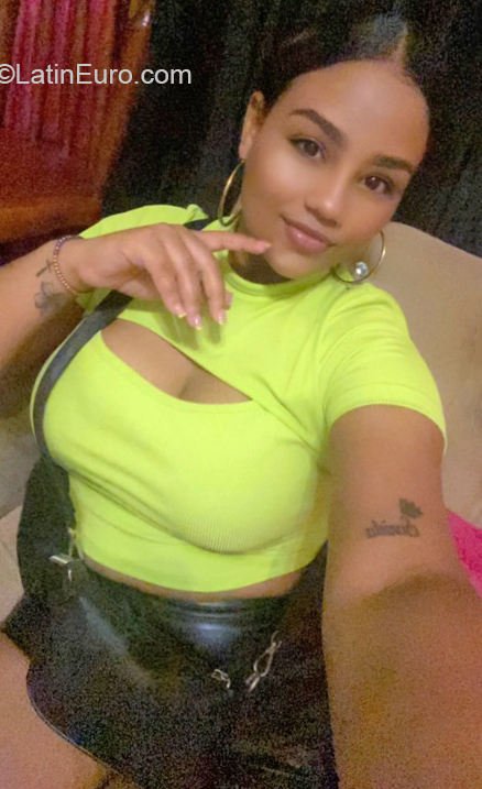 Date this happy Dominican Republic girl Carli from Cotui DO41053