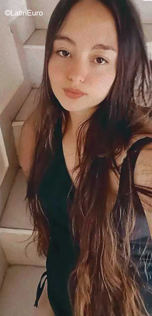 Date this nice looking Argentina girl Florencia from Buenos Aires AR895