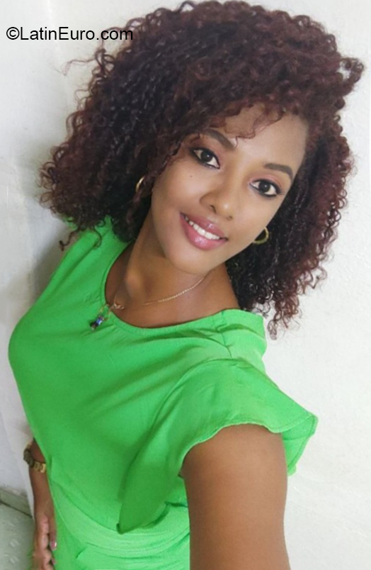 Date this young Colombia girl Amor04 from  CU825