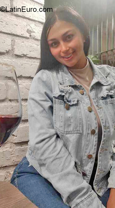 Date this hot Colombia girl Elizabeth from Medellin CO32093