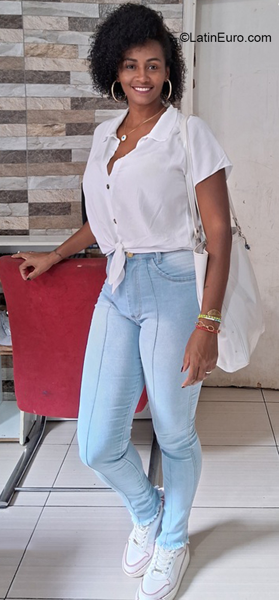 Date this georgeous Brazil girl Joice Oliveira from Rio De Janeiro BR12221