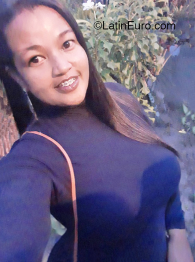 Date this attractive Brazil girl Virginia from Ilheus BR12230