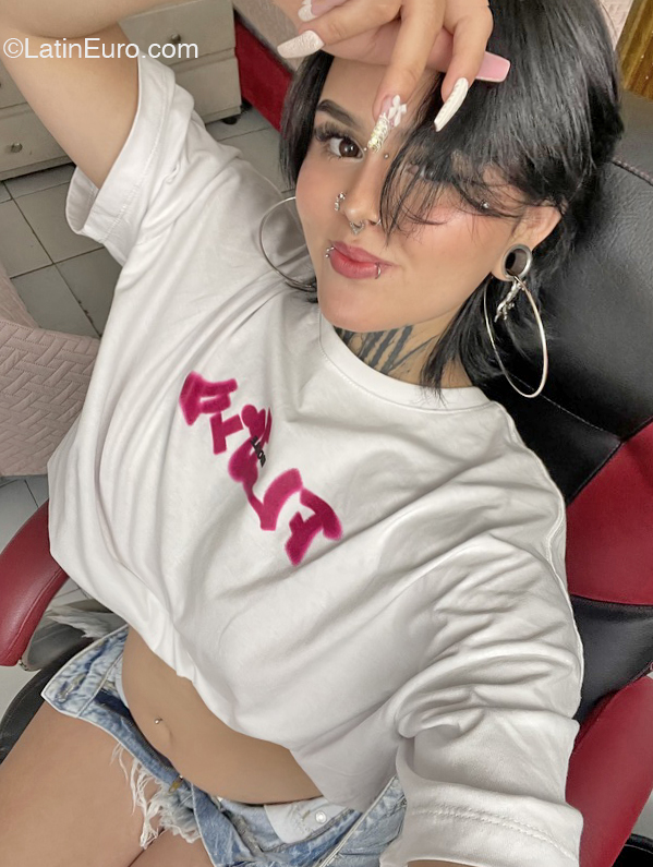 Date this pretty Colombia girl Scarlett from Medellin CO32174