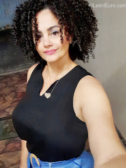 Date this beautiful Brazil girl Ticha from Goiania BR12264