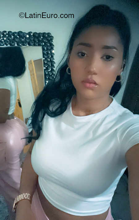 Date this gorgeous United States girl Cris from New York US22095