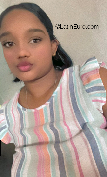 Date this funny Dominican Republic girl Veronica from Santo Domingo Este DO43595
