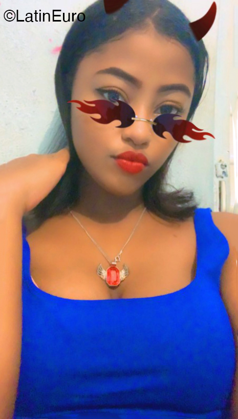 Date this hard body Dominican Republic girl Anaibels from Santiago DO43655