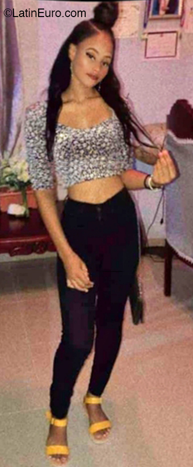 Date this sultry Dominican Republic girl Carla from San Pedro De Macoris DO43930