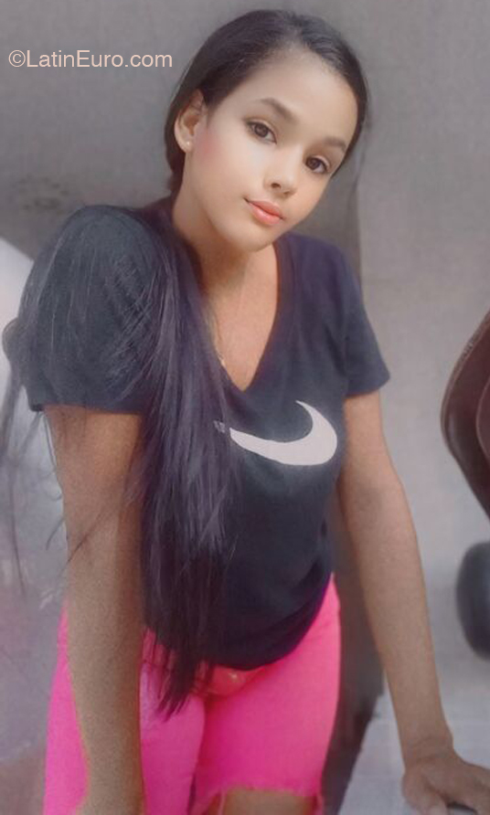Date this fun Dominican Republic girl Lisanna from Santiago DO43934