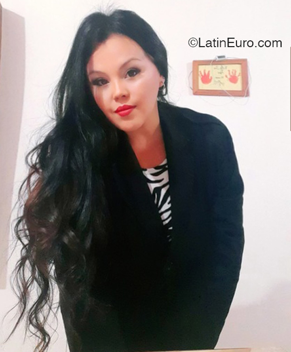 Date this sensual United States girl Denise from  AR906