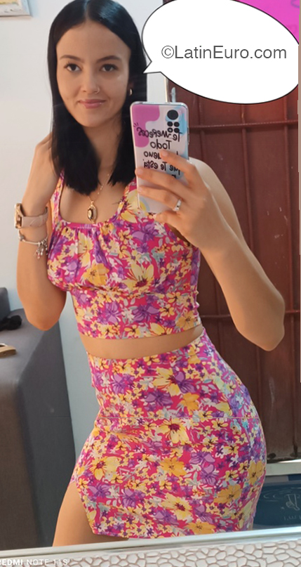 Date this beautiful United States girl Yomaira from Miami US22355