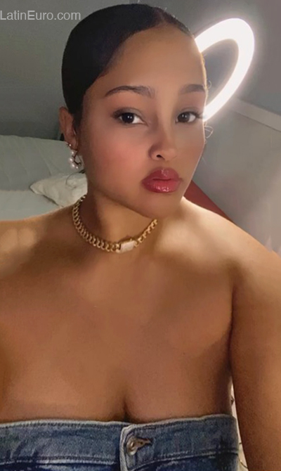 Date this sensual Dominican Republic girl Patricia from Santo Domingo DO45523