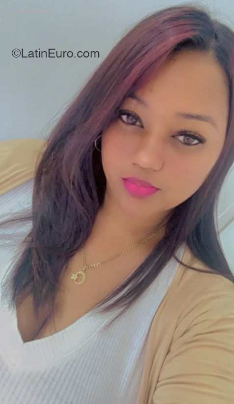 Date this beautiful Dominican Republic girl Scarlen from Santo Domingo DO46059