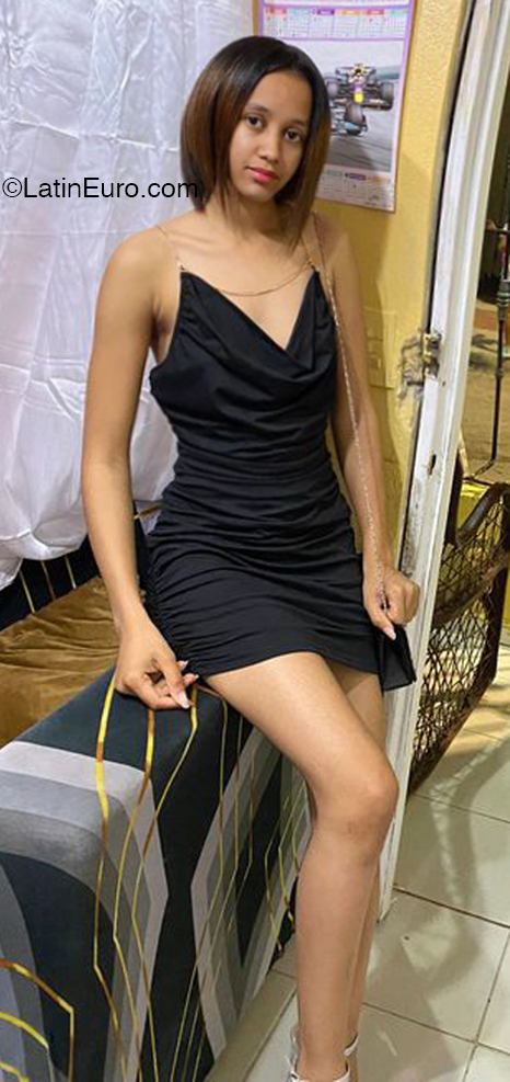 Date this athletic Dominican Republic girl Arlin from Santo Domingo DO46408