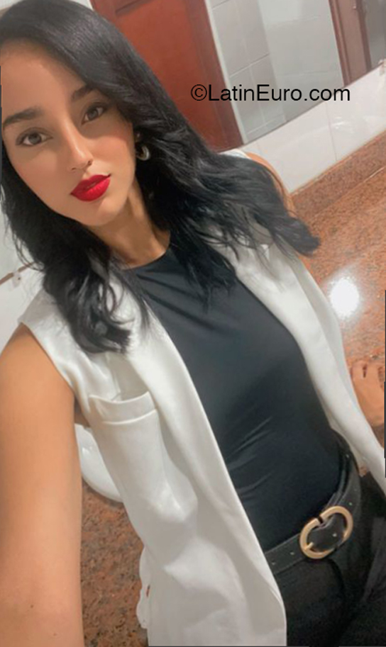 Date this pretty Dominican Republic girl Yanibel from Santo Domingo DO46545