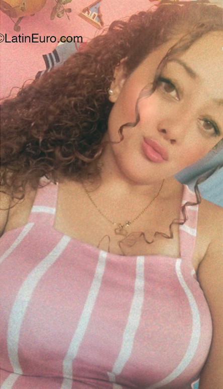 Date this beautiful Venezuela girl Vanessa from Colonia Tovar VE4559