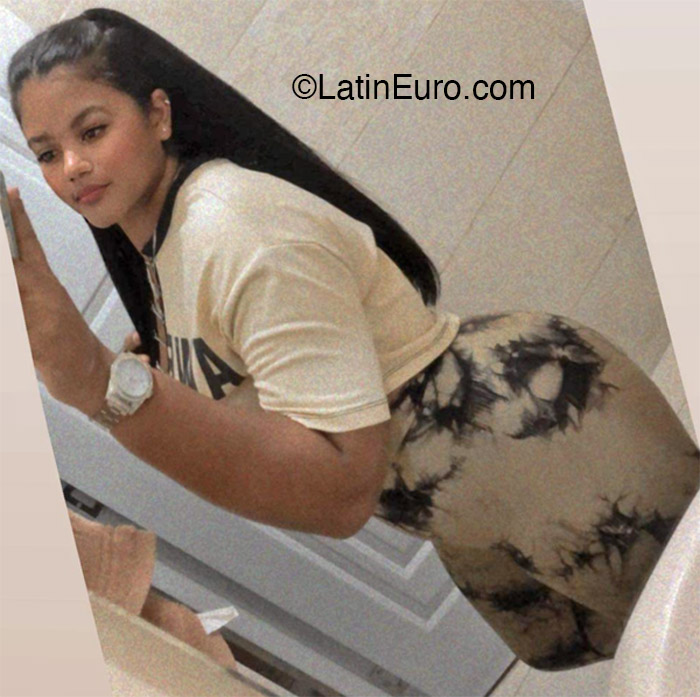 Date this foxy Dominican Republic girl Vianny from Santigo DO47205