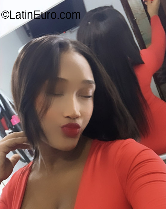 Date this athletic Dominican Republic girl Yhoanna from La Romana DO47209