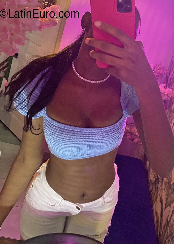 Date this gorgeous Dominican Republic girl Kilsey from Santo Domingo DO47214