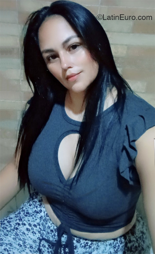 Date this foxy Venezuela girl Yamileth from Valencia VE4567
