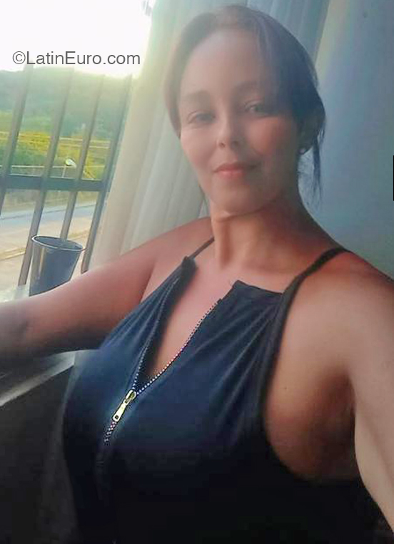 Date this happy Spain girl Cataleya from Barcelona ES784