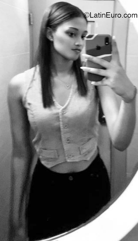 Date this georgeous Dominican Republic girl Camila from Higuey DO47506