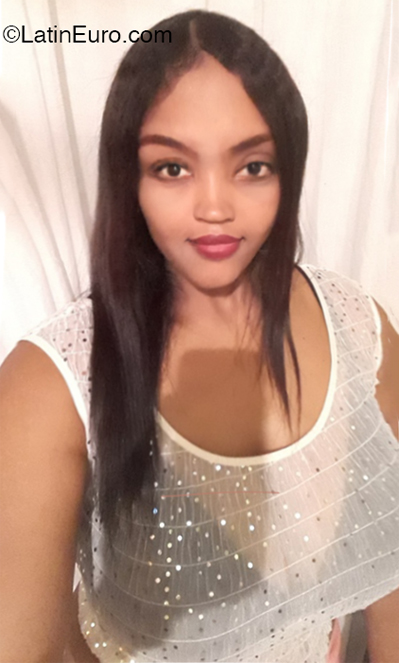 Date this hard body Dominican Republic girl Felidenia from Santo Domingo DO47623
