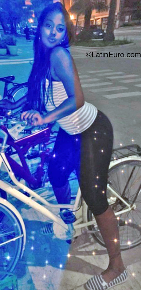 Date this athletic Dominican Republic girl ANA from Boca Chica DO47739