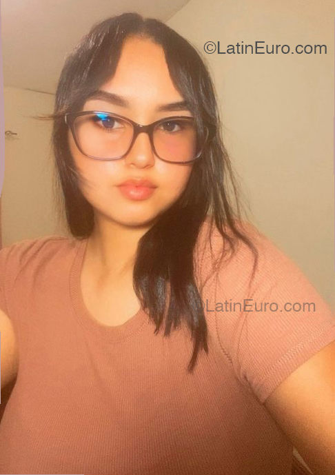 Date this tall Panama girl Cri from Colon PA1383