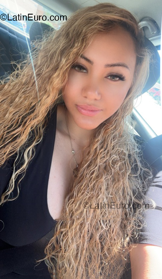 Date this hot Spain girl Paola from Madrid ES825