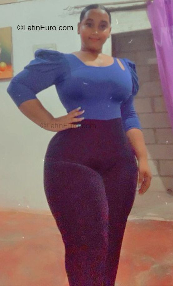 Date this funny Dominican Republic girl Esmirna from Santo Domingo DO51502