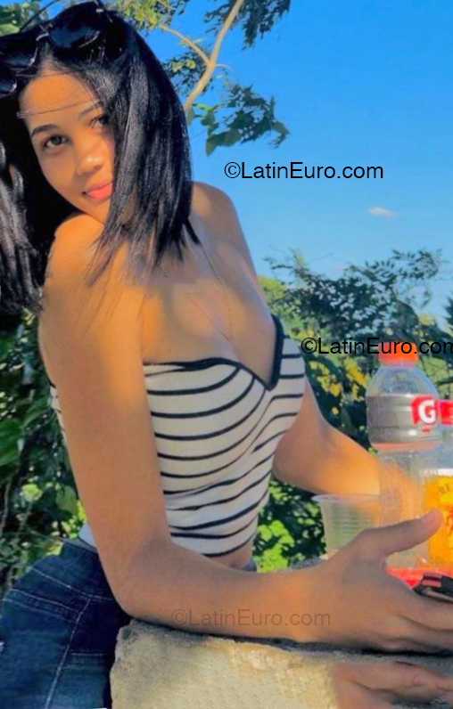 Date this tall United States girl Mia from Santiago De Los Caballeros DO52016
